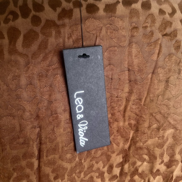 Green leopard button down blouse - Picture 7 of 8